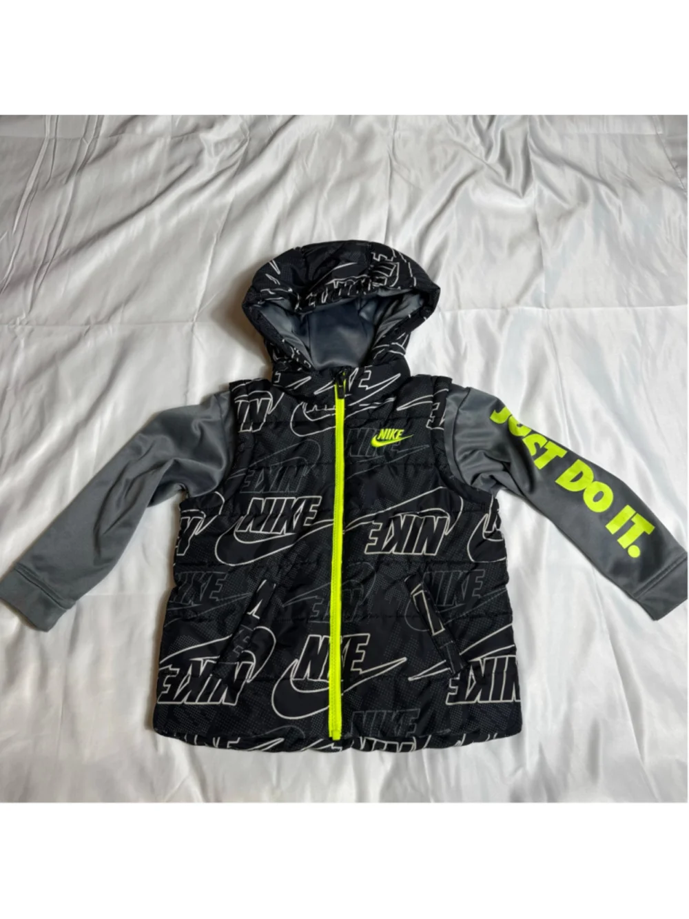 Boys Nike Black Gray Just Do It Puffer Vest 4T